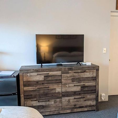 Cute Lower Level Cedar Lodge Room With Balcony & Lake Views! Laconia Zewnętrze zdjęcie