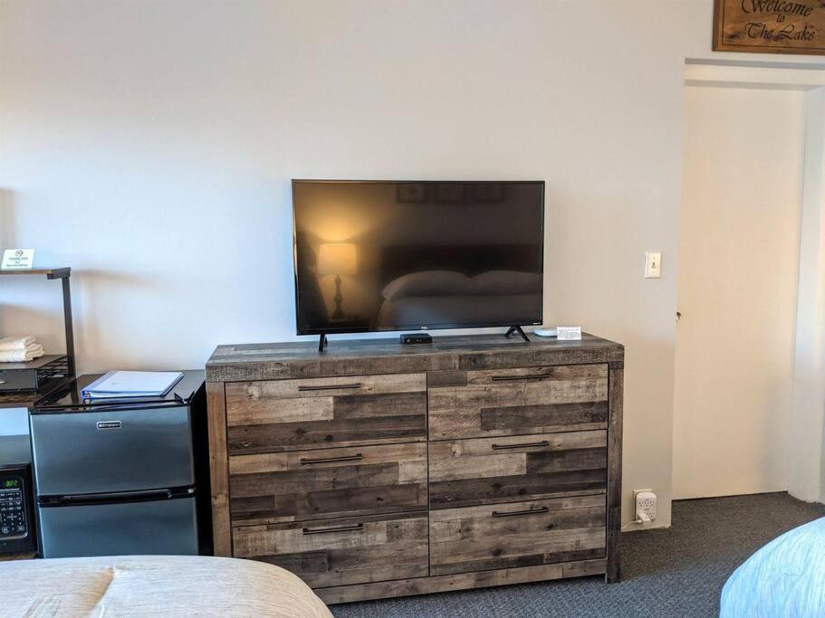 Cute Lower Level Cedar Lodge Room With Balcony & Lake Views! Laconia Zewnętrze zdjęcie