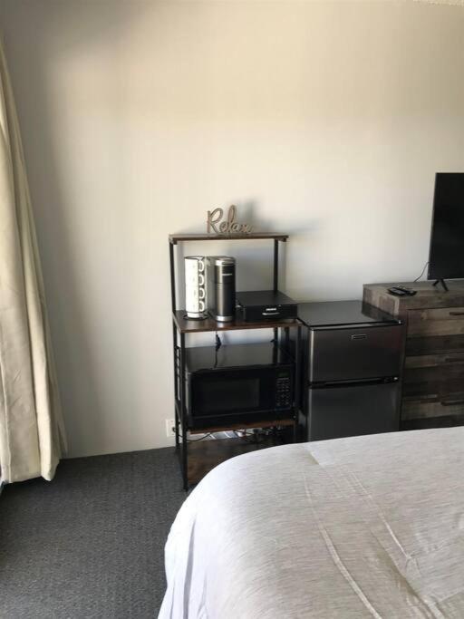Cute Lower Level Cedar Lodge Room With Balcony & Lake Views! Laconia Zewnętrze zdjęcie