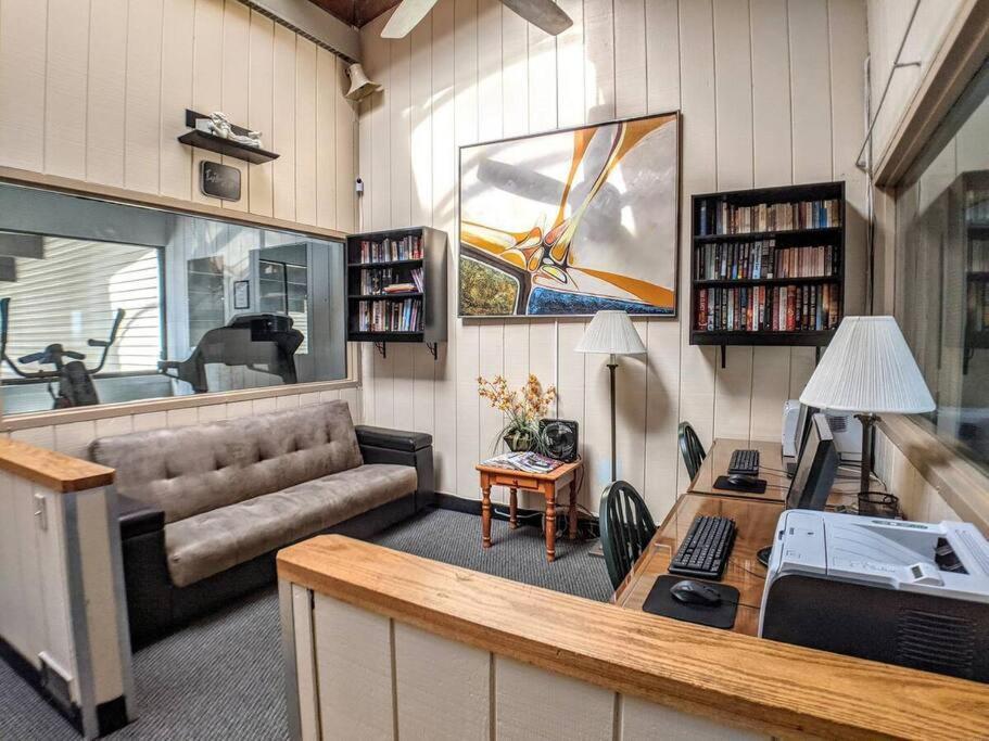 Cute Lower Level Cedar Lodge Room With Balcony & Lake Views! Laconia Zewnętrze zdjęcie